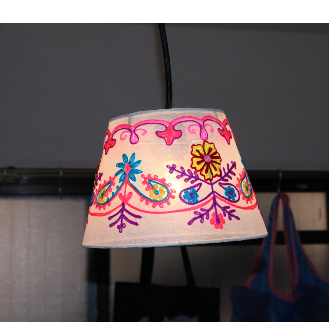 インド刺繍ランプシェードS シーリングライト E26‐40w 照明 ライト ハンドメイド アジア 玄関 ホワイト